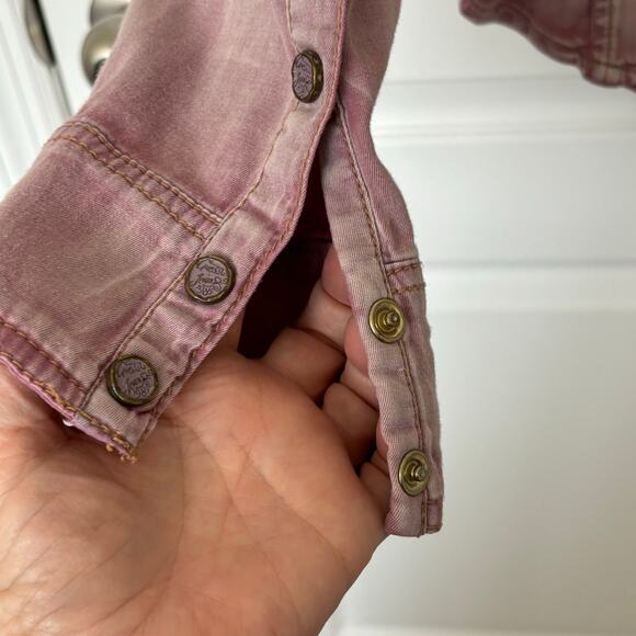 Guess Wms Small LS  Distressed Snap Front Pink Shirt Jacket Cinch Waist Grunge - Picture 6 of 9